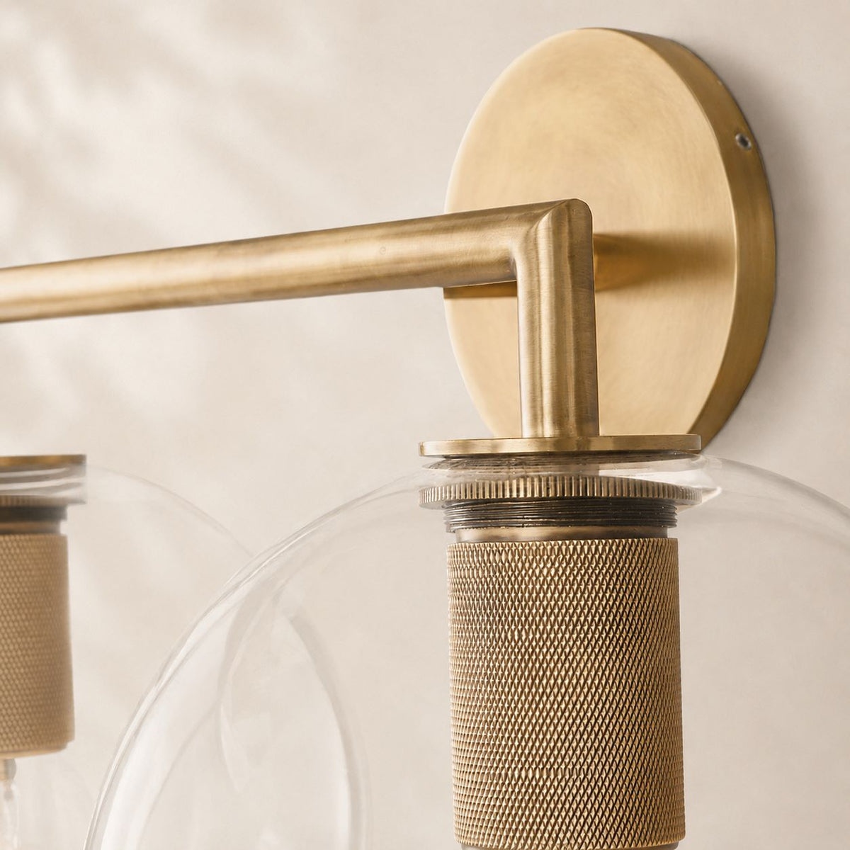 Utivo Globe Sconce